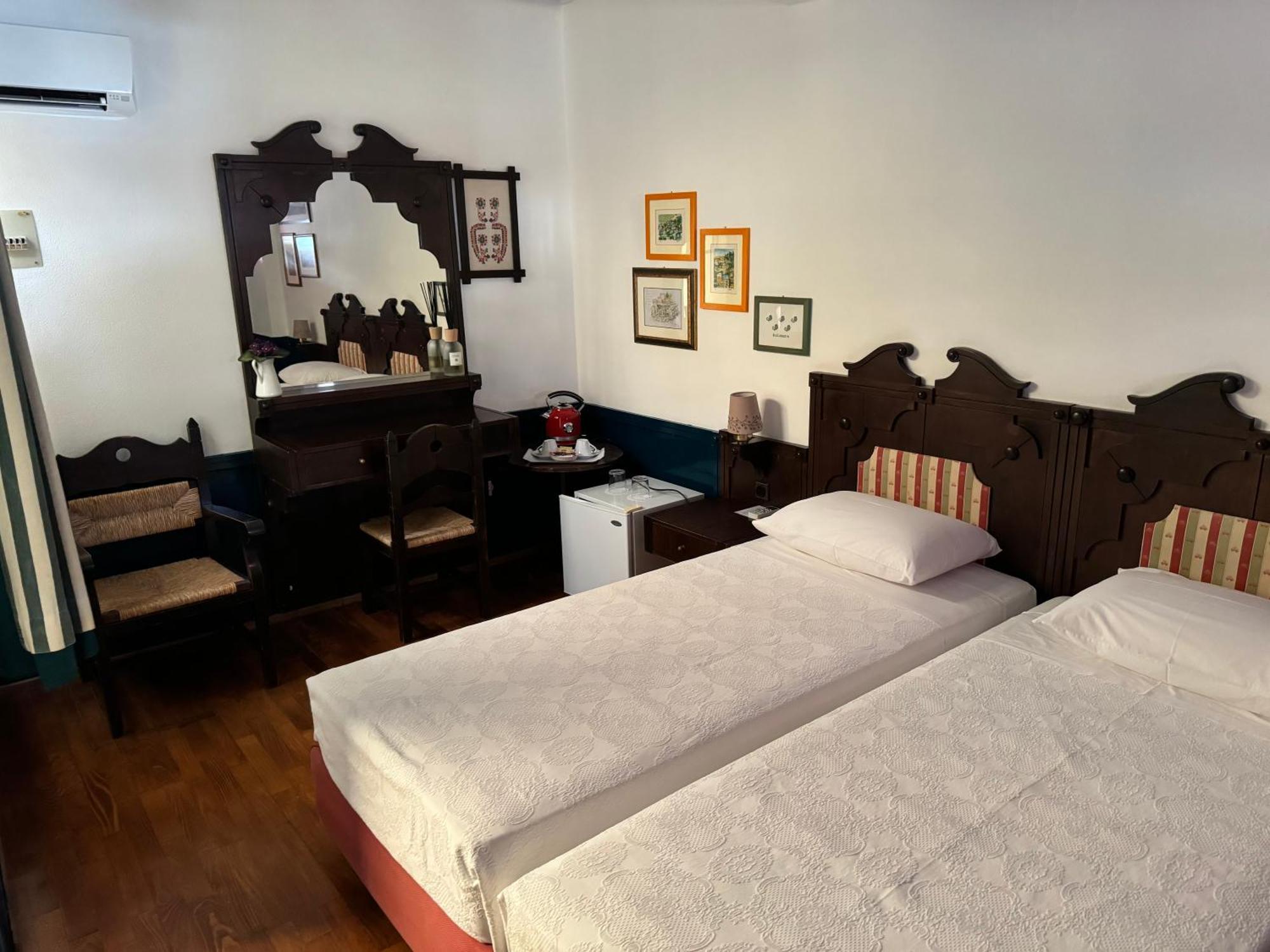 Hotel Aliki Сими Екстериор снимка